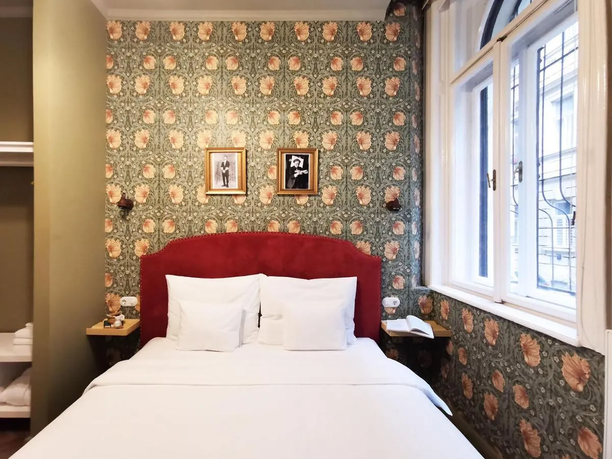 Metropolis Hostel Budapest Bed & Breakfast