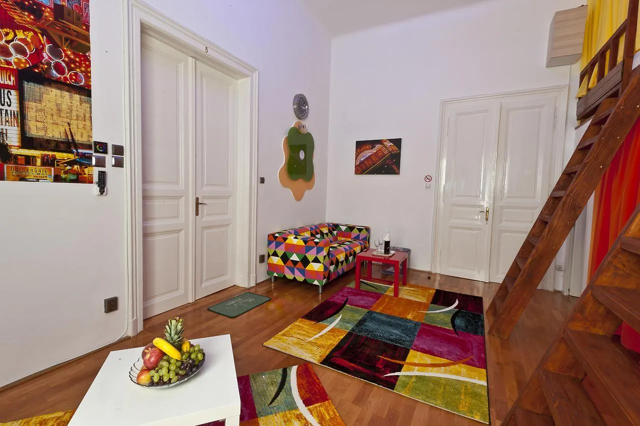 Metropolis Hostel Budapest Bed & Breakfast